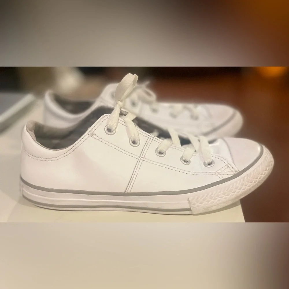 Converse All Star white leather Juniors 2 lace up
